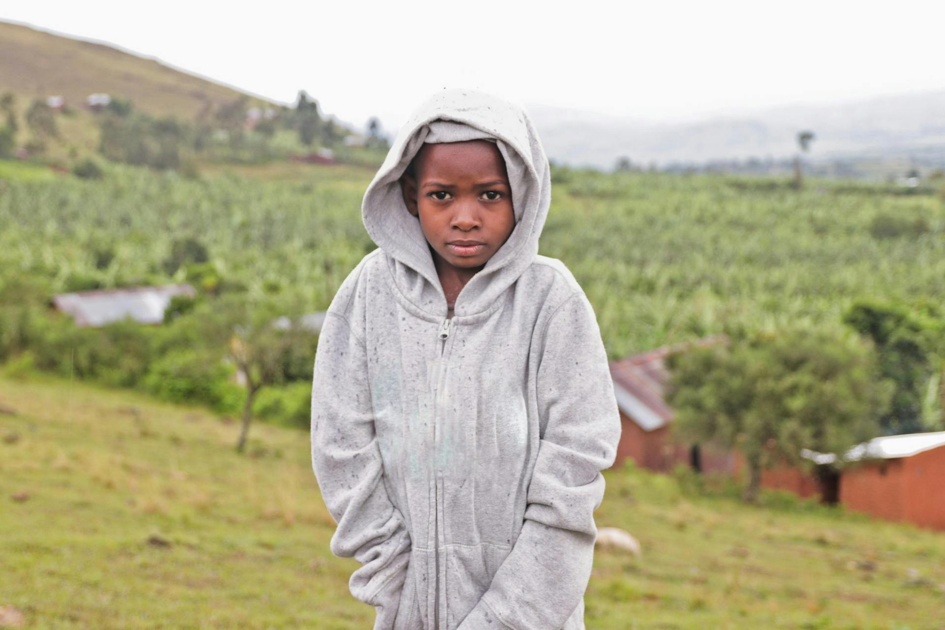 Julia, een jong meisje uit Oeganda